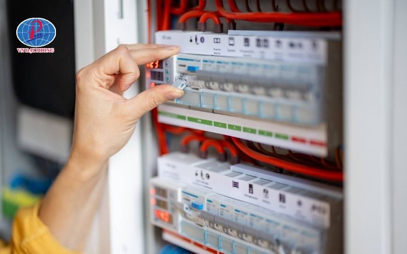 CB chống giật là gì?